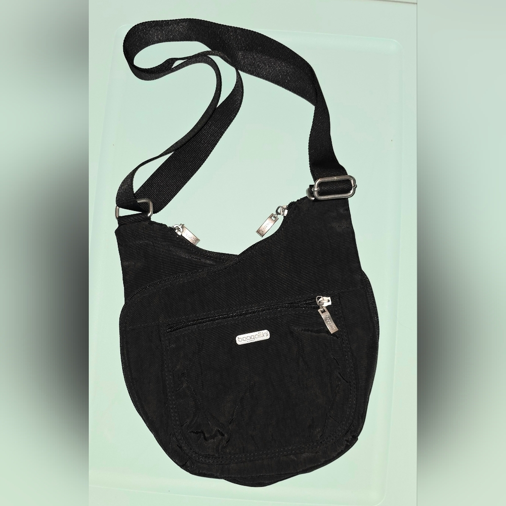Baggallini Women's Criss Cross Crossbody Bag Black Multipocket Shoulder Bag